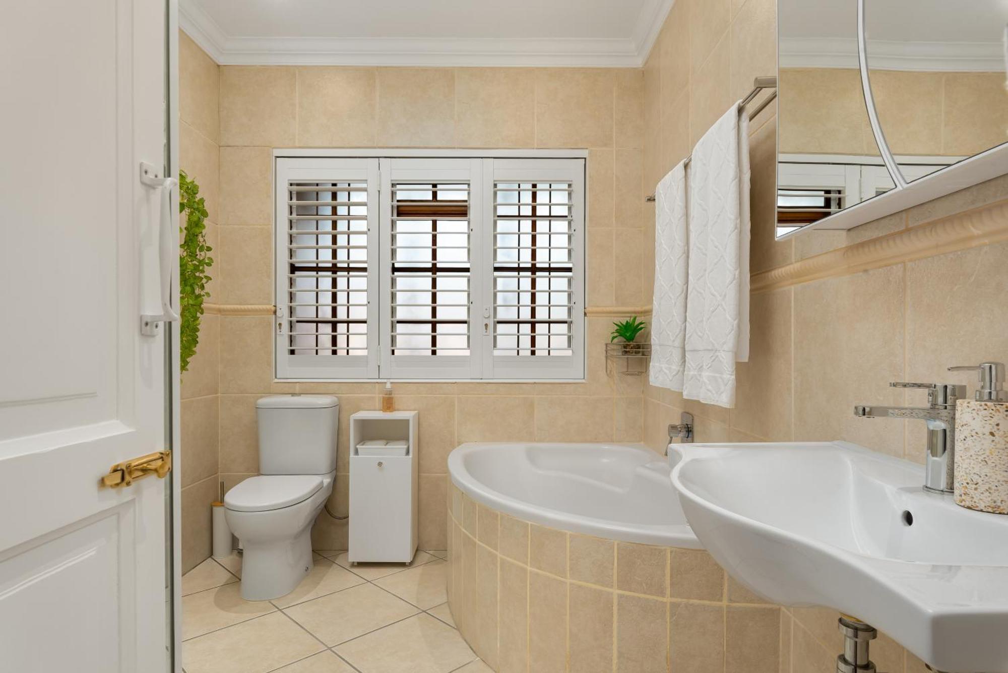 Meerendal Cottage-Affordable Luxury-Private Garden With Pool & Hot Tub Cape Town Exterior photo