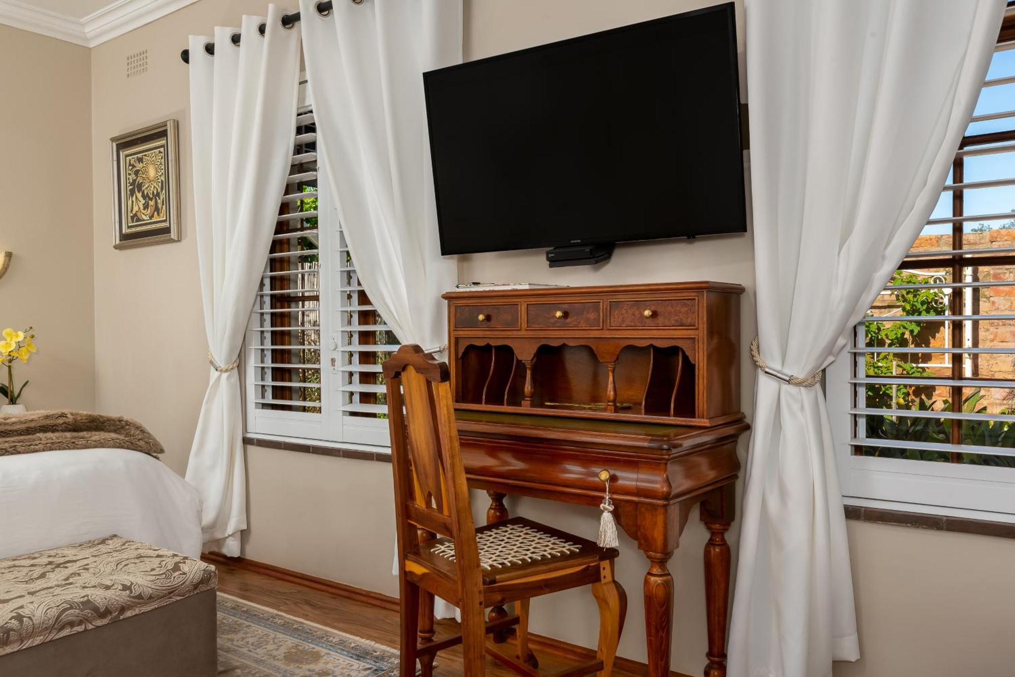 Meerendal Cottage-Affordable Luxury-Private Garden With Pool & Hot Tub Cape Town Exterior photo
